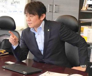 台東サービスのM&Aについて話す柴田社長