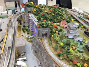 小田原城と宇津井駅（島根県）が並ぶジオラマ