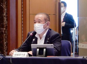 指定都市会の会合に出席した本村市長＝本紙記者撮影