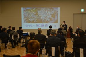 上田市副市長が出席したほか、経済、文化各界から来賓が招かれた式典＝2022年12月16日、上田市立美術館